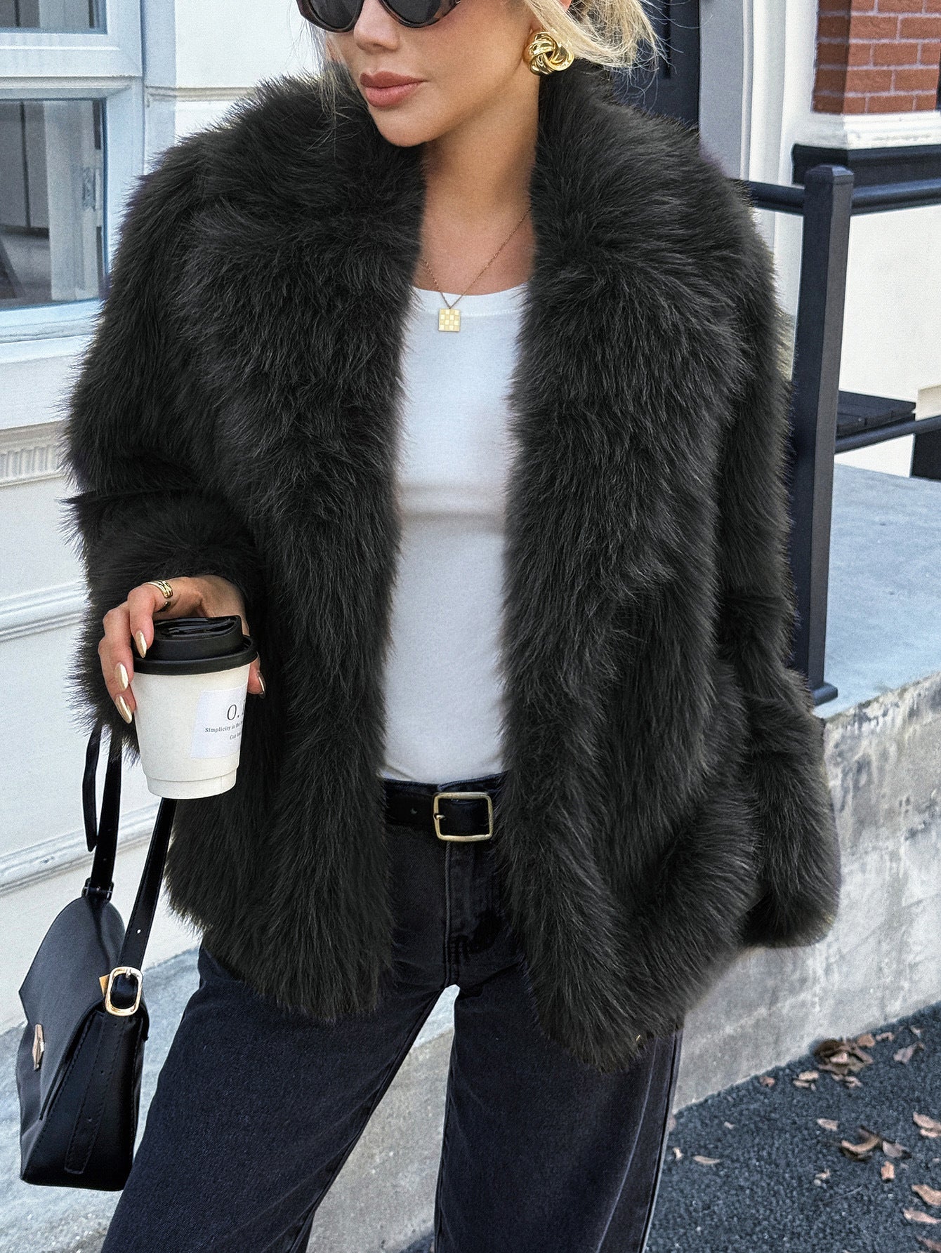 Abrigo de manga larga con pelusa de color liso para mujer